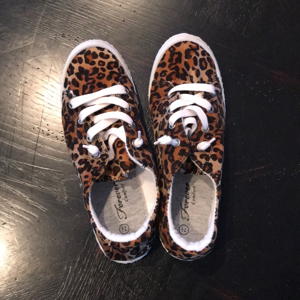 Women’s size 7 1/2. Never worn